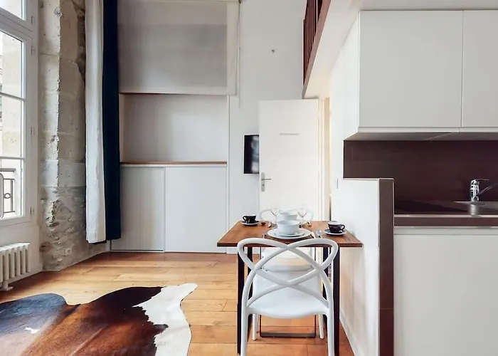 Chez Gustave: Clim Calm,saint Paul Marais, 2guests アパート パリ